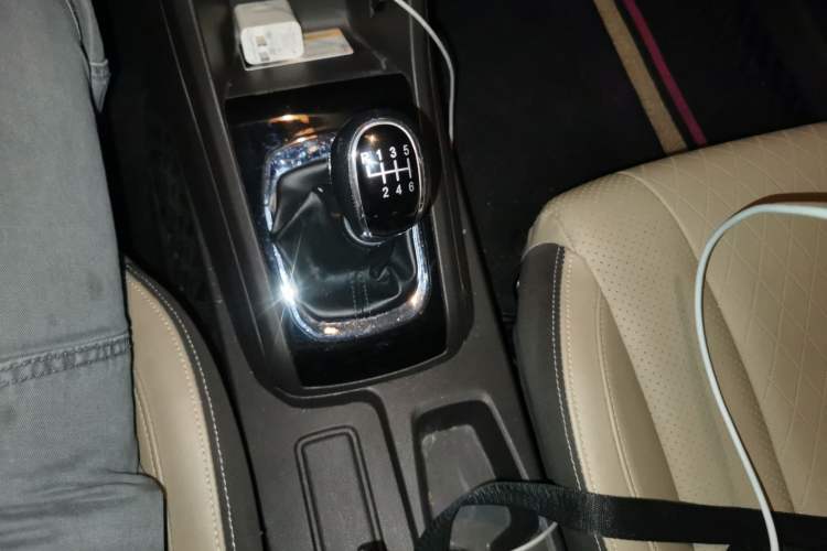 Used Baojun 310W 2017 1.5L Manual Fashion Edition China VI Gear Lever