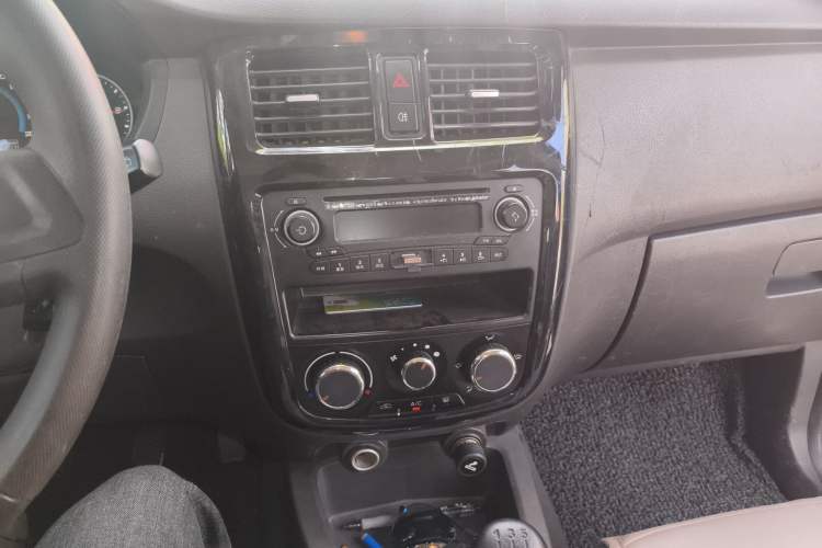 Used Wuling Rongguang V 2015 1.2L Standard Version
