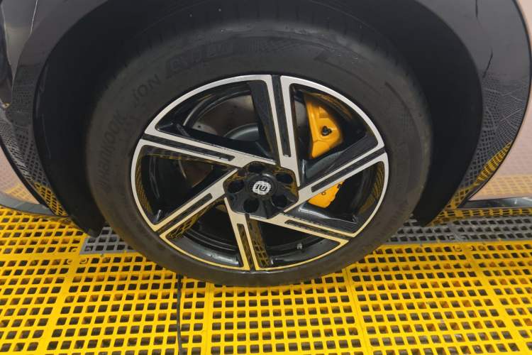 Used Xiaomi Auto YU7 2025 Ultra-Long Range High-Performance All-Wheel-Drive Max Edition Left Front Wheel Hub