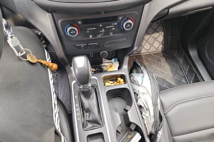 Used Ford Kuga 2019 EcoBoost 180 Two-Wheel-Drive Platinum Edition China V Standard Gear Lever