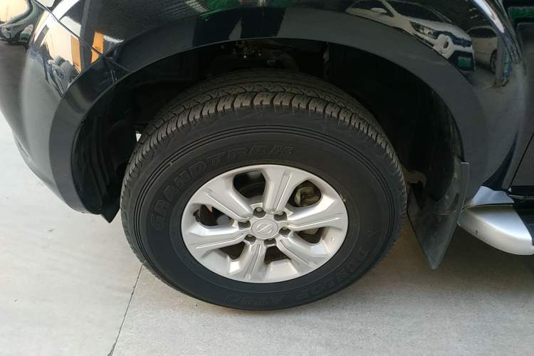 Used Nissan Navara 2017 2.5L Automatic 2WD Luxury Edition QR25
