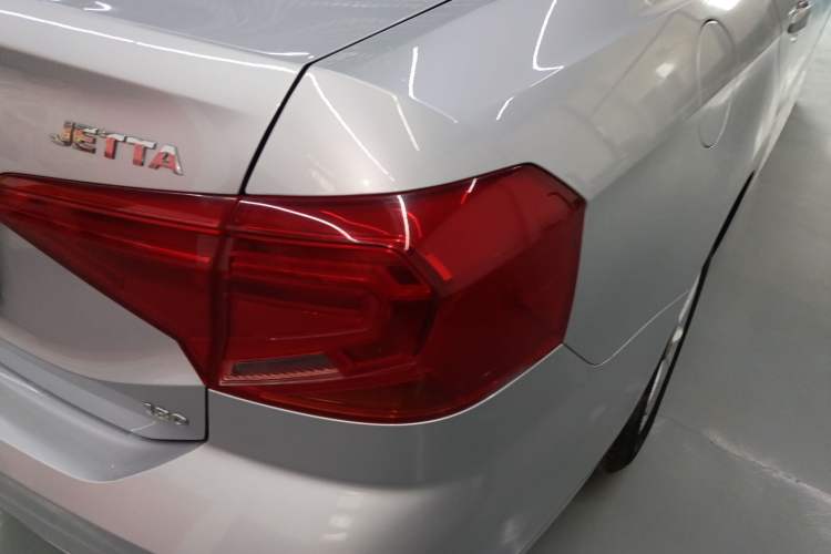 Used Volkswagen Jetta 2017 1.5L Manual Fashion Edition Exterior 3