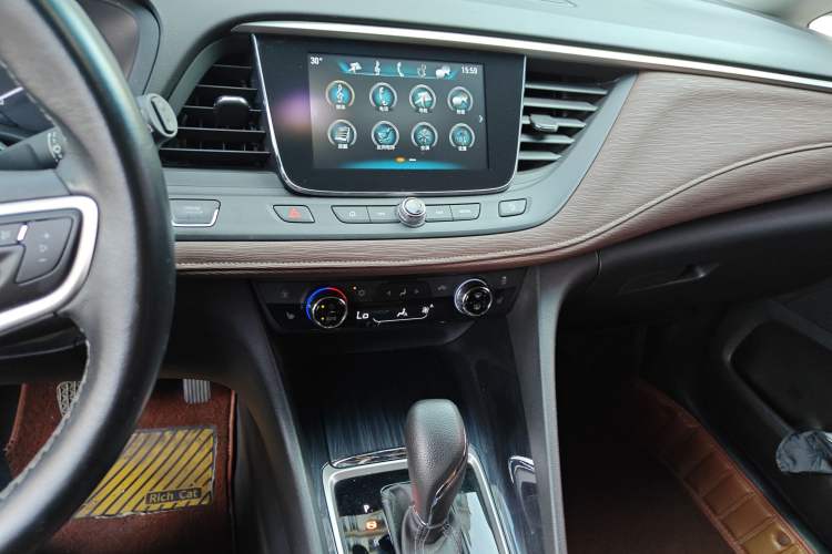 Used Buick GL6 2018 18T 6-Seater Luxury Model
