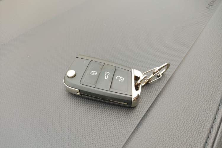 Used Volkswagen Tayron 2023 300TSI Two-Wheel-Drive Luxury Plus Advanced Edition Vehicle Key