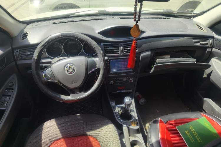 Used Dongfeng Aeolus H30 2013 CROSS 1.6L Manual Zunyi Model Center Console