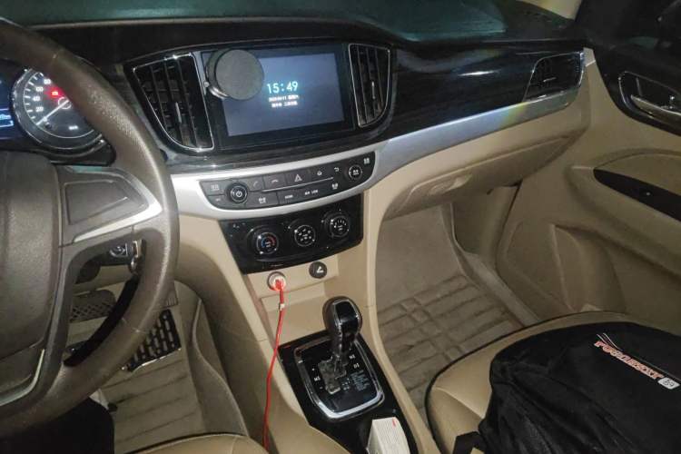 Used Baojun 730 2016 1.8L iAMT Comfort Version 7 Seats Audio And AC Panel