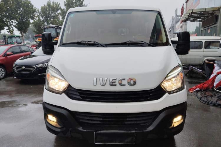 Used Iveco Eurocargo 2018 2.3T Short-Wheelbase Low-Roof Multi-Purpose Van with Side Sliding Door F1A