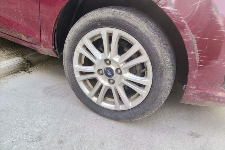 Used Ford Fiesta 2013 Hatchback 1.5L Automatic Fashion Edition Right Front Wheel Hub