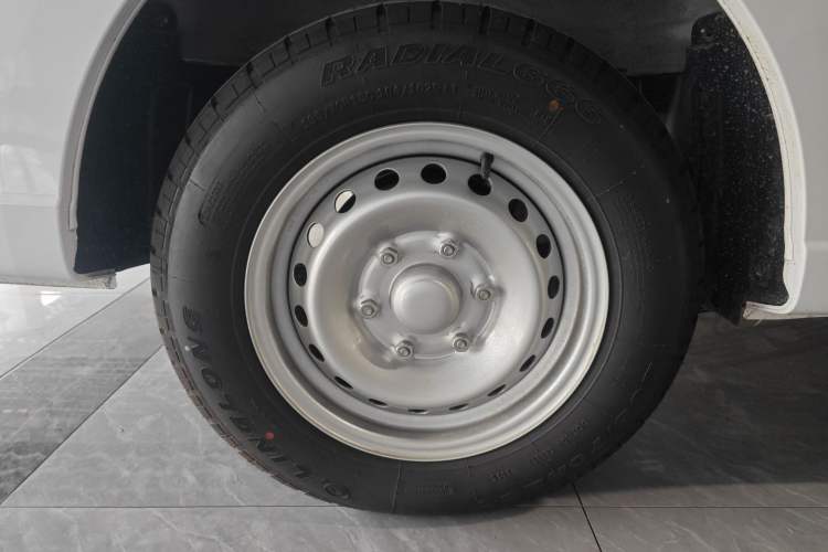 Used Wuling Yangguang 2025 Model 310KM Bus Edition—Customized by CATL Right Rear Wheel Hub