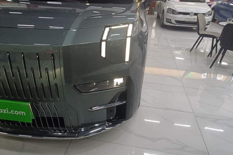 Used Zeekr 009 2024 Six-Seat Executive Version 4WD 108 kWh
