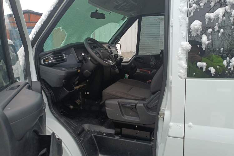 Used JMC Fushun 2022 2.0T Manual Multi-Function Passenger Vehicle Mid-Range High Roof 6-7 Seats