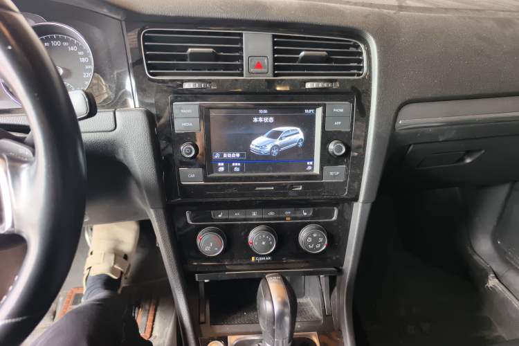 Used Volkswagen Golf 2018 280TSI Automatic R-Line Model Audio And AC Panel