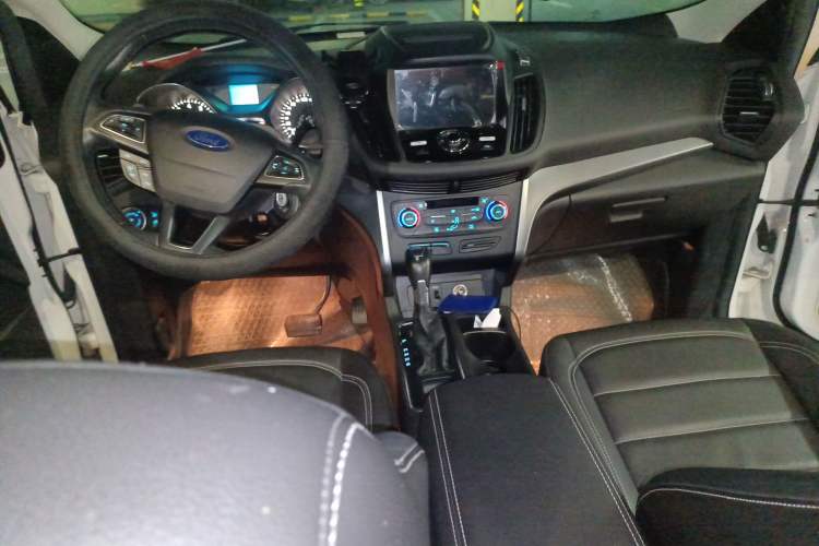 Used Ford Kuga 2017 EcoBoost 180 Two-Wheel-Drive Platinum Edition
