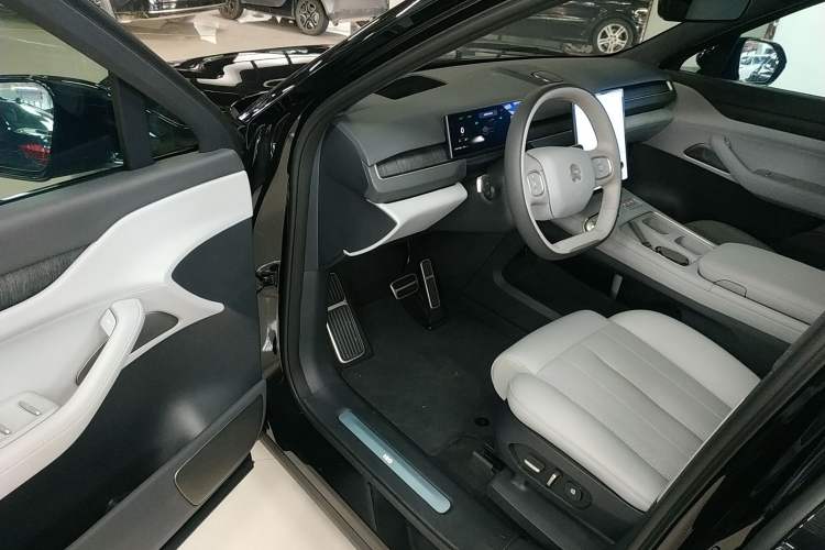 Used Nio ES8 2023 75 kWh Driver Seat