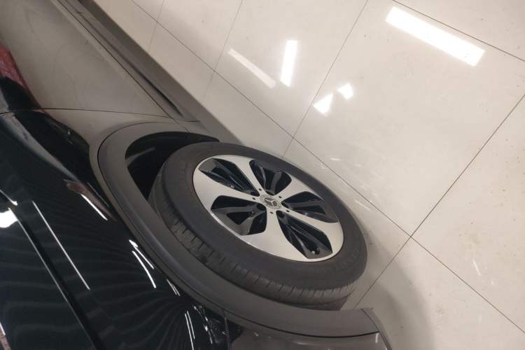 Used Mercedes-Benz GLB 2022 GLB 220 4MATIC Left Front Wheel Hub