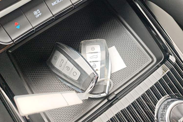 Used Geely Auto Monjaro L 2024 2.0TD DCT EVO Two-Wheel Drive Long-Range Version Vehicle Key