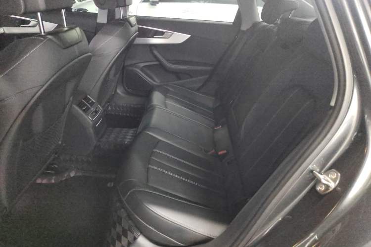 Used Audi A4L 2022 40 TFSI Luxury Dynamic Model
