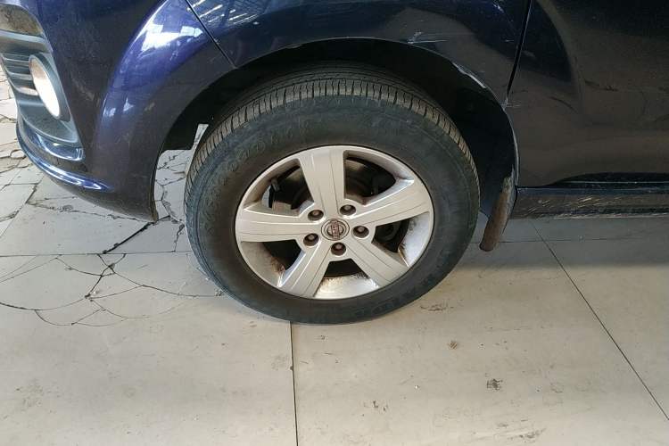 Used Jinbei Gold Hiace 2021 2.0L Passenger Van Travel Lion 6-Seater
