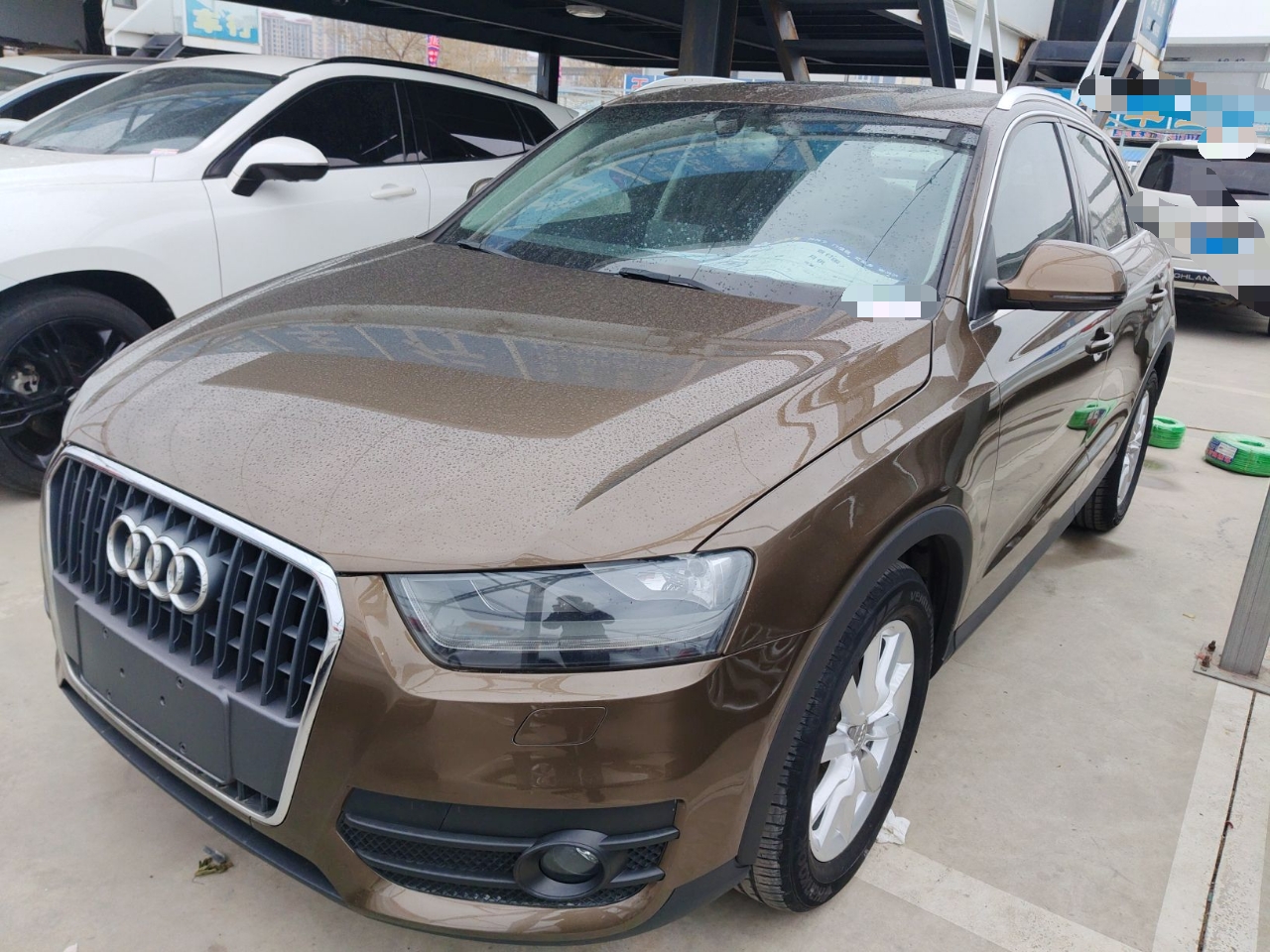 Под передней частью автомобиля