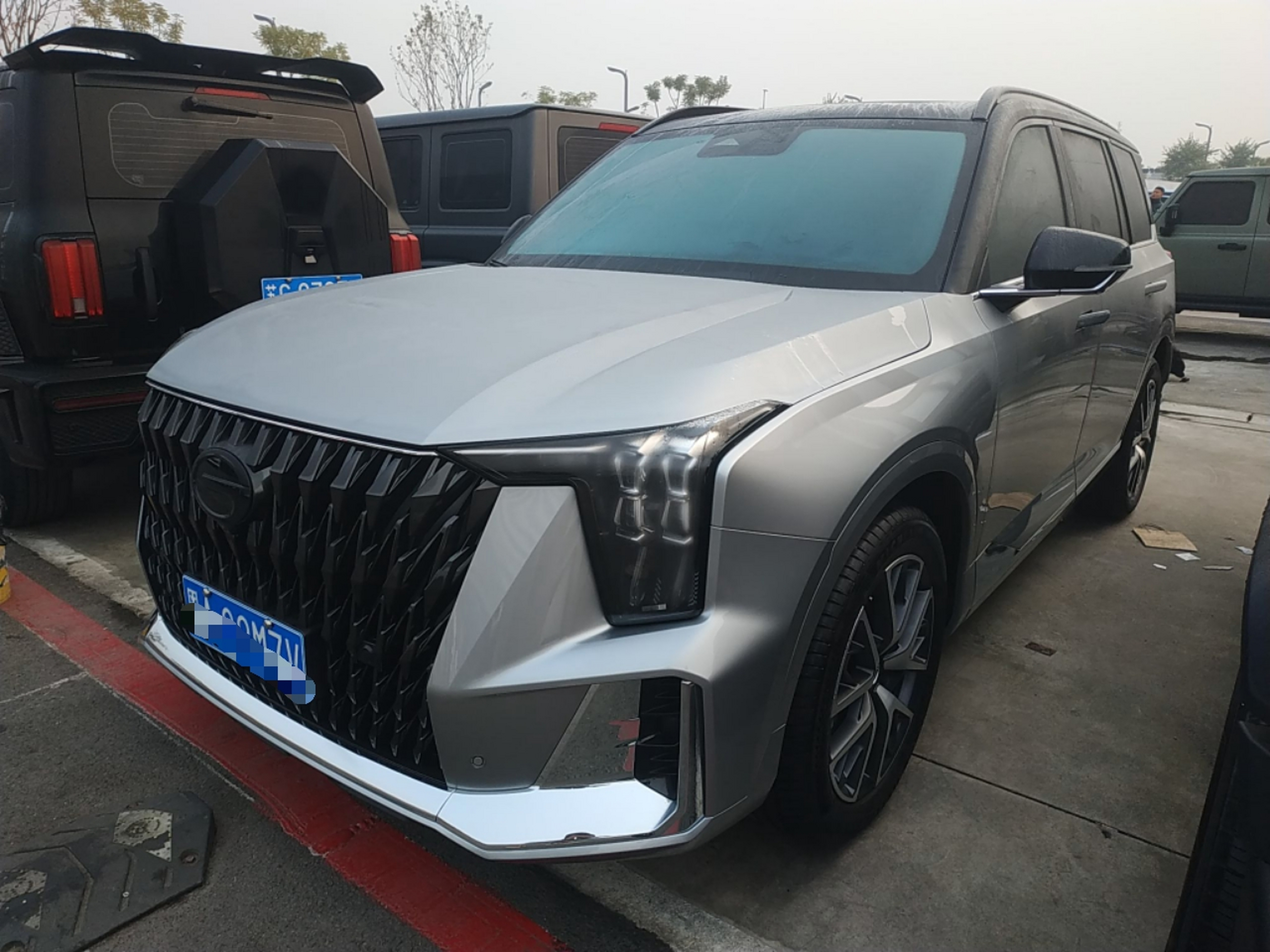 Под передней частью автомобиля