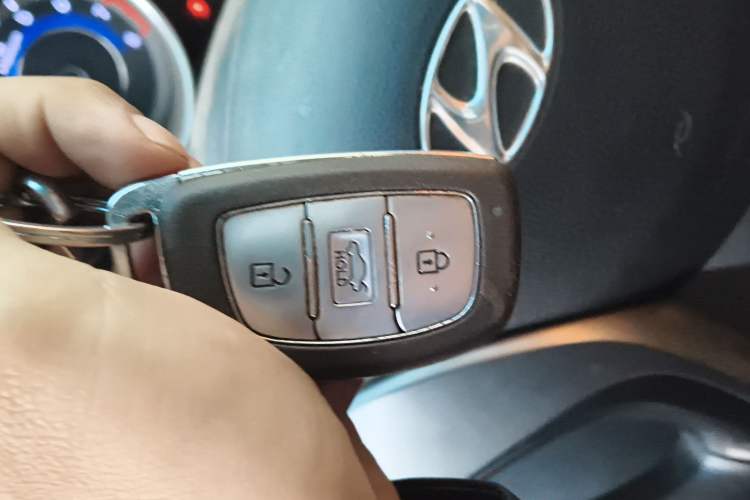 Used Hyundai Elantra (5th Generation / Langdong) 2016 1.6L Manual Luxury Model
