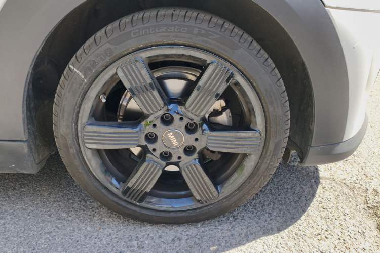 Used MINI 2023 Updated 1.5T COOPER Artist Right Front Wheel Hub