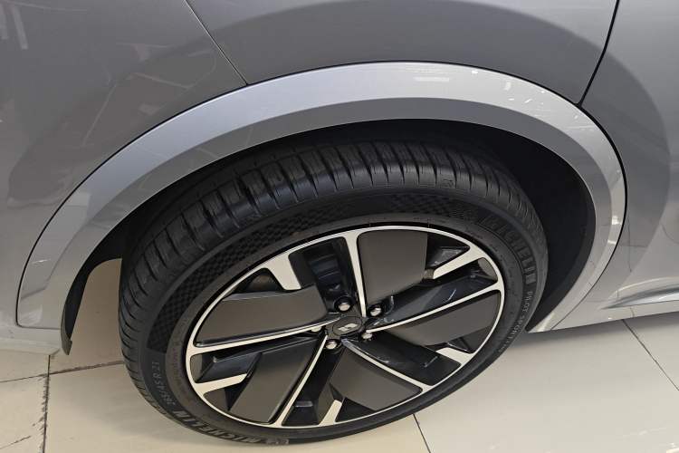 Used Li Auto L8 2025 Max Smart Refresh Edition