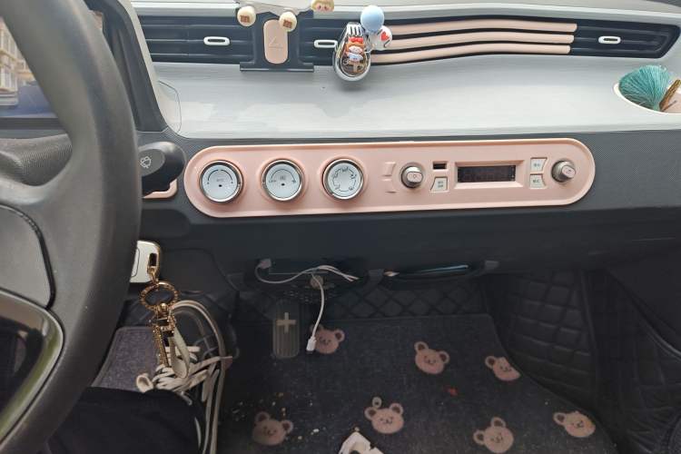 Used Wuling Hongguang MINIEV 2021 Macaron Premium Model – Lithium Iron Phosphate Audio And AC Panel