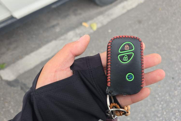 Used BYD S6 2014 2.0L Manual Luxury 5-Seater Vehicle Key