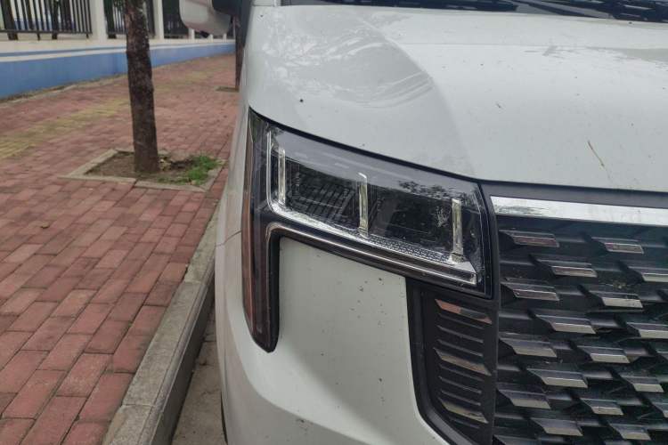 Used SAIC MAXUS Xintu V80 2025 PRO Aoyuntong 2.0T Automatic Long Wheelbase Ultra-Low Roof 6/7/8/9-Seater