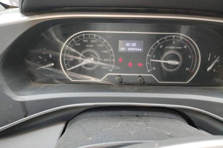 Used SAIC MAXUS Xintu V80 2021 2.0T Manual Classic Aoyuntong 127 PS Mid-axle Mid-roof 6/7/8/9-Seater Instrument Cluster