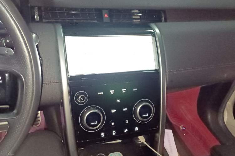 Used Land Rover Discovery Sport 2022 249 PS R-Dynamic S Performance Edition 5 Seats Audio And AC Panel