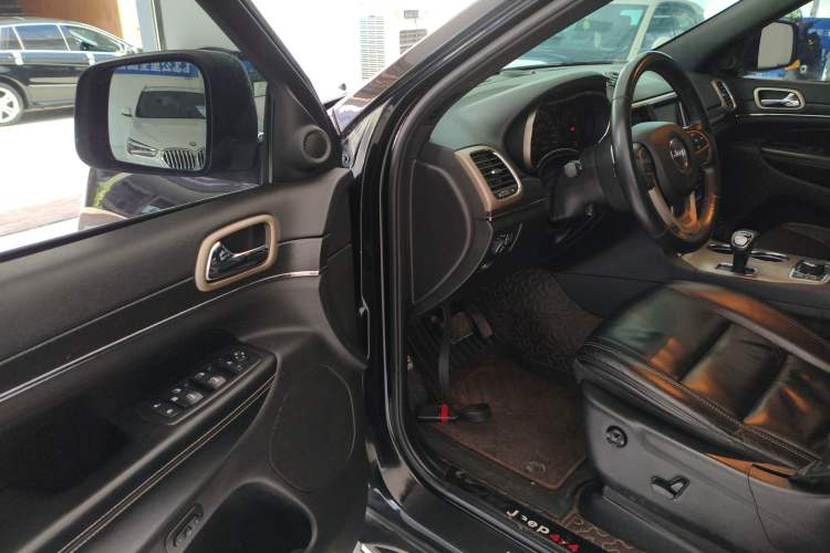 Used Jeep Grand Cherokee 2015 3.0TD Diesel Comfort Navigation Edition
