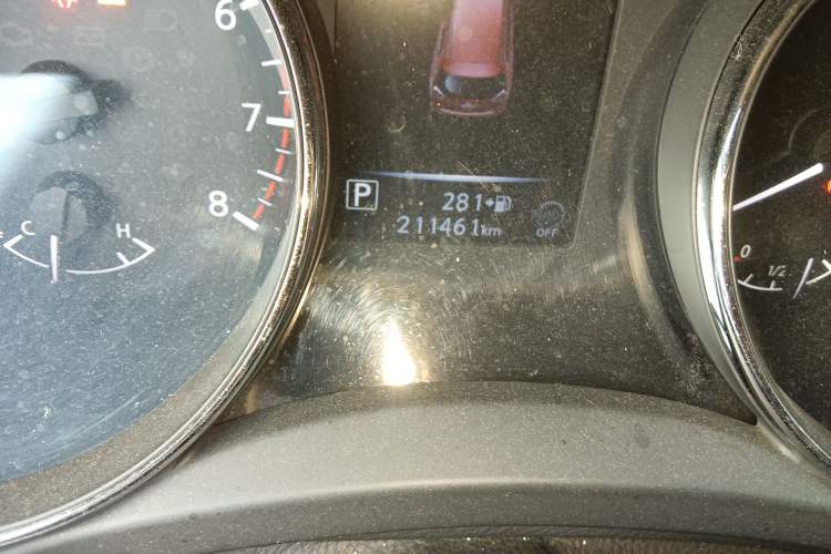 Used Nissan X-Trail 2017 2.5L CVT Luxury Edition 4WD Odometer Close Up