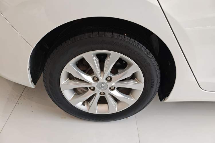 Used Hyundai Elantra (5th Generation / Langdong) 2016 1.6L Automatic Prestige Model Right Rear Wheel Hub