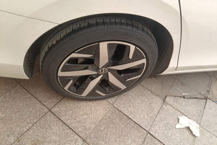 Used Volkswagen Lamando 2022 Lavida L 280TSI DSG Cool & Spicy Edition Right Rear Wheel Hub