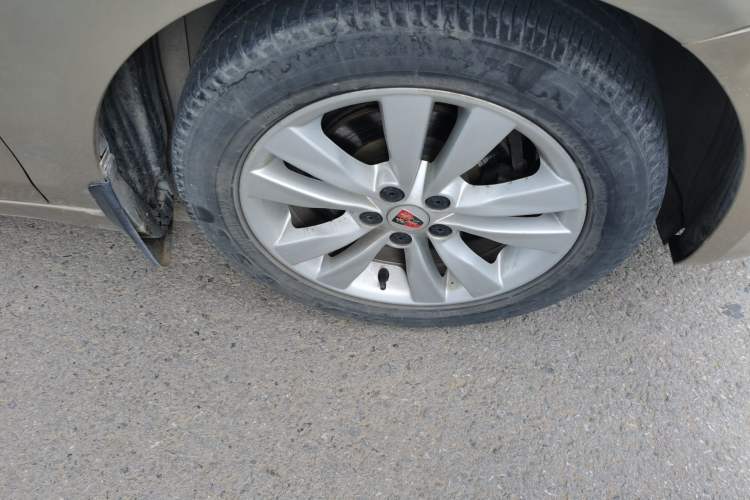 Used Roewe 360 2016 1.5L Manual Smart Screen Version Right Front Wheel Hub