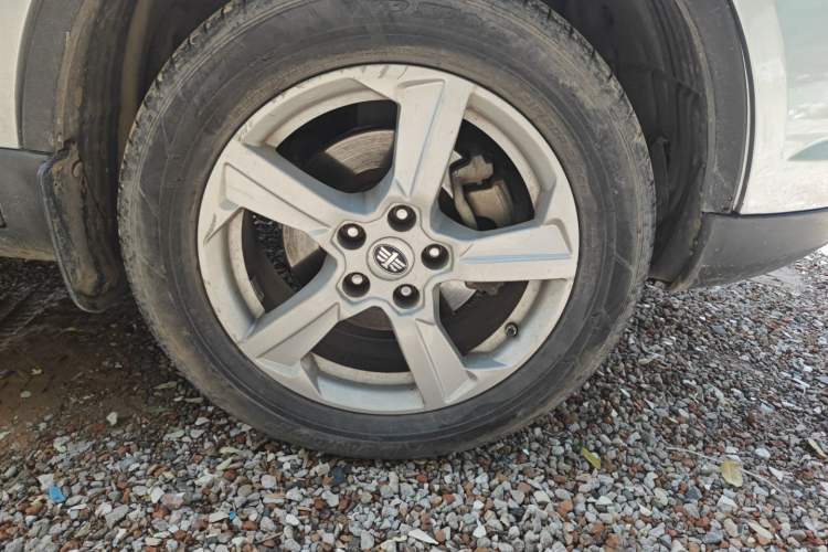 Used Bestune X80 2013 2.0L automatic luxury version
