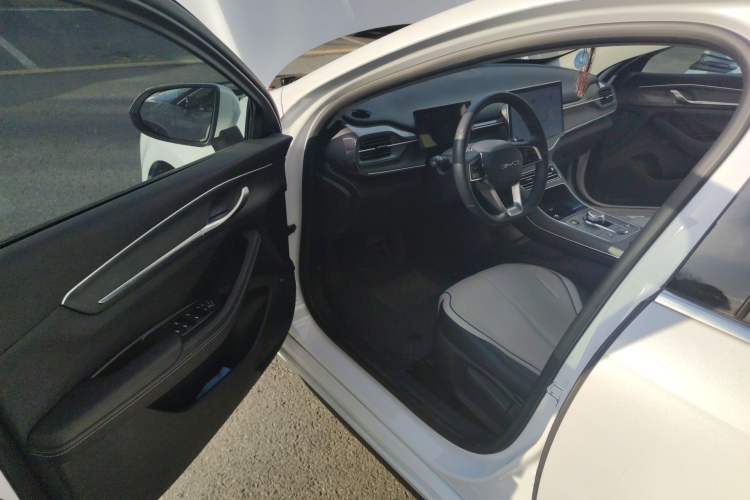 Used BYD Destroyer 05 2024 HONOR Edition DM-i 55KM Luxury Model Driver Seat