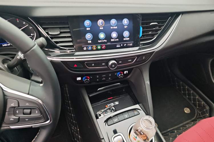 Used Buick Regal 2024 28T Luxury Edition Audio And AC Panel