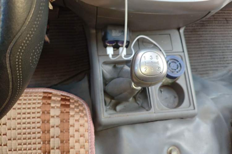 Used Jinbei Hiace 2014 2.0L 5th-Gen Power King Comfort Version V19
