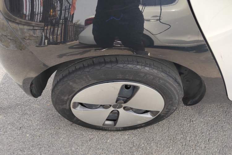 Used ORA Black Cat 2019 351 km Fun Edition Right Rear Wheel Hub