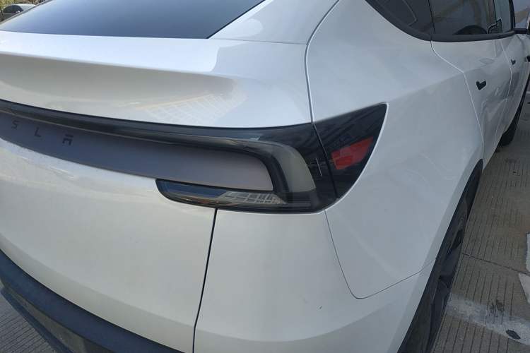 Used Tesla Model Y 2025 Rear-Wheel-Drive Version