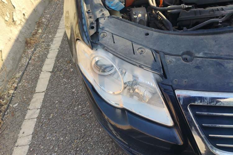 Used Volkswagen Magotan 2011 1.8TSI DSG Comfort Model Right Front Headlight