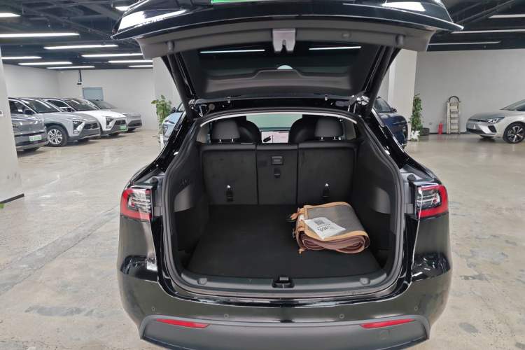 Used Tesla Model Y 2023 Rear-Wheel-Drive Version
