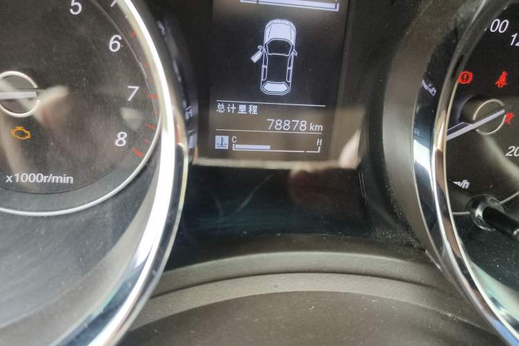 Used Baojun 730 2016 1.5L Manual Luxury Edition 7 Seats Odometer Close Up