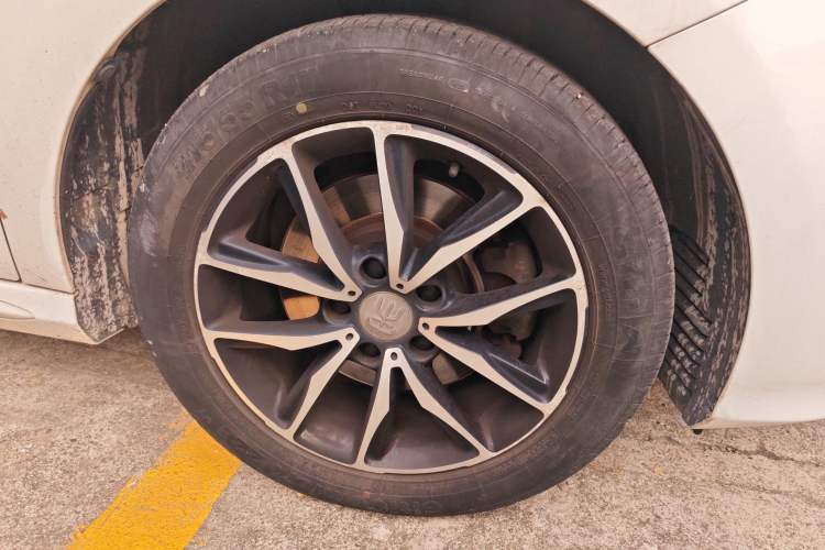 Used BYD Song MAX 2018 1.5T Automatic Smart Connect Luxury 6-Seater Right Front Wheel Hub