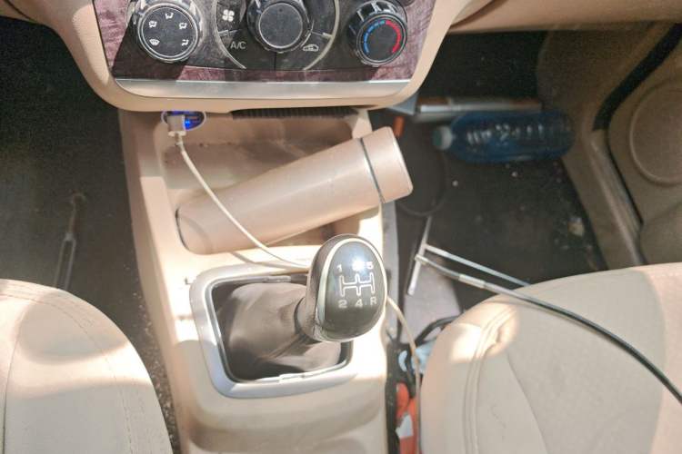 Used BAIC Weiwang M30 2015 1.5L Basic Version DAM15 Gear Lever