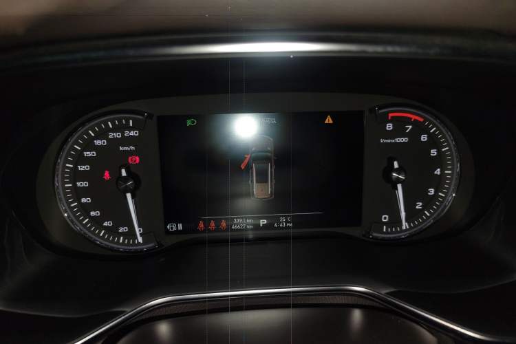 Used Roewe RX8 2018 30T Smart Connectivity Two-Wheel Drive Flagship Edition
