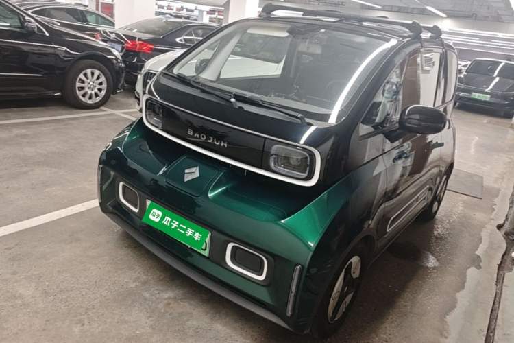 Used Baojun KiWi EV 2021 Customized Stylish Gold Edition Lithium Iron Phosphate